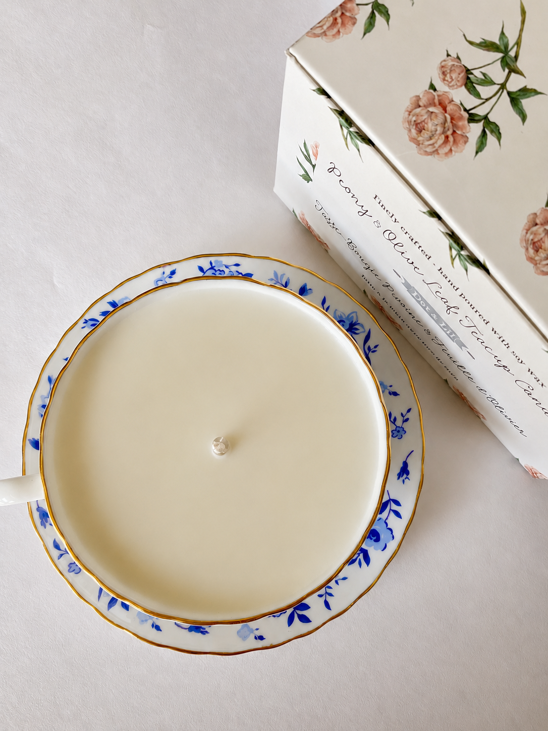 Bougie en tasse Pivoine & Feuille d’olivier - Dot & Lil